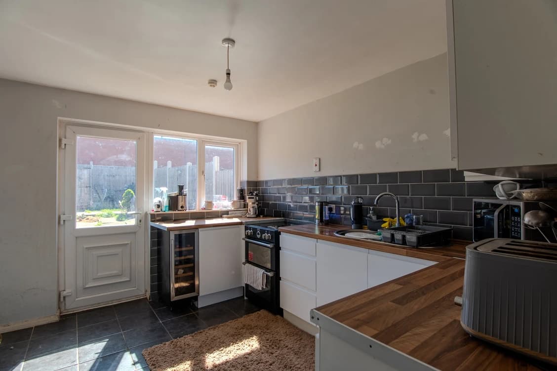 property photo 5 of 16