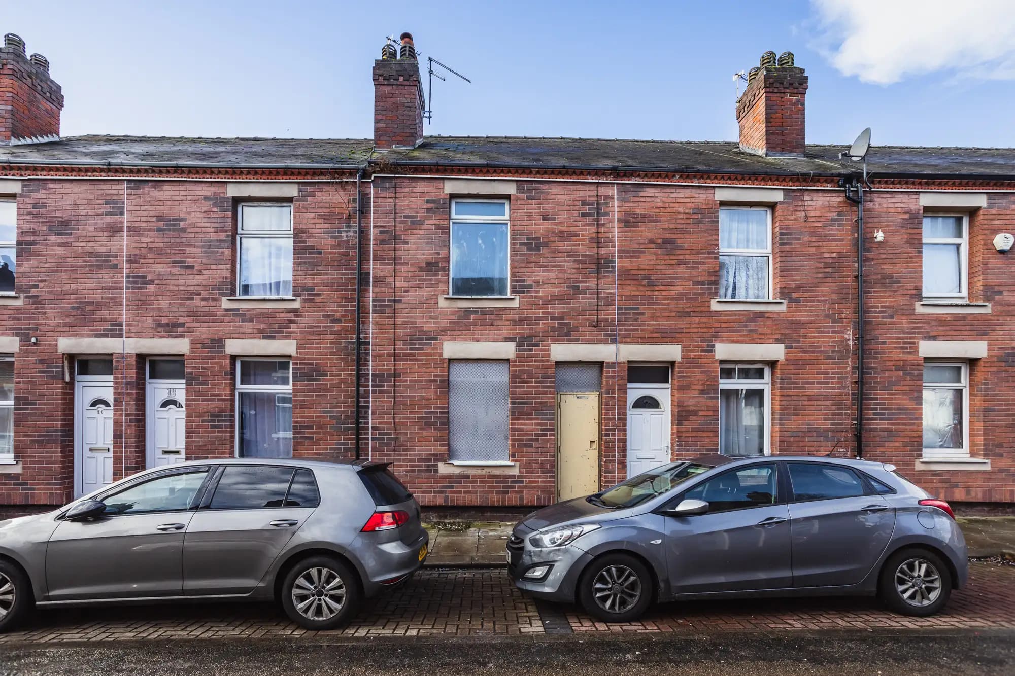 property photo 1 of 32