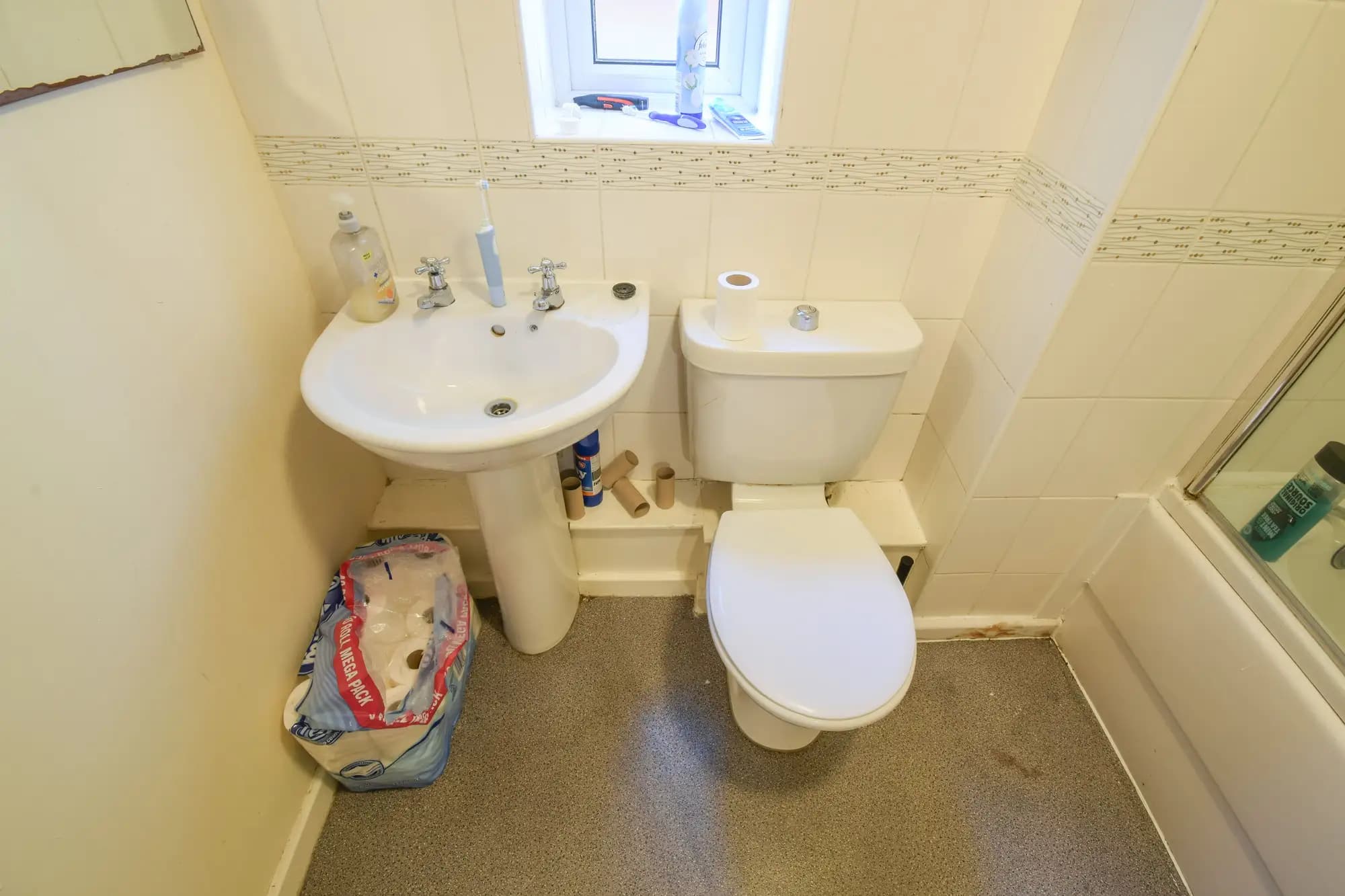 property photo 7 of 19