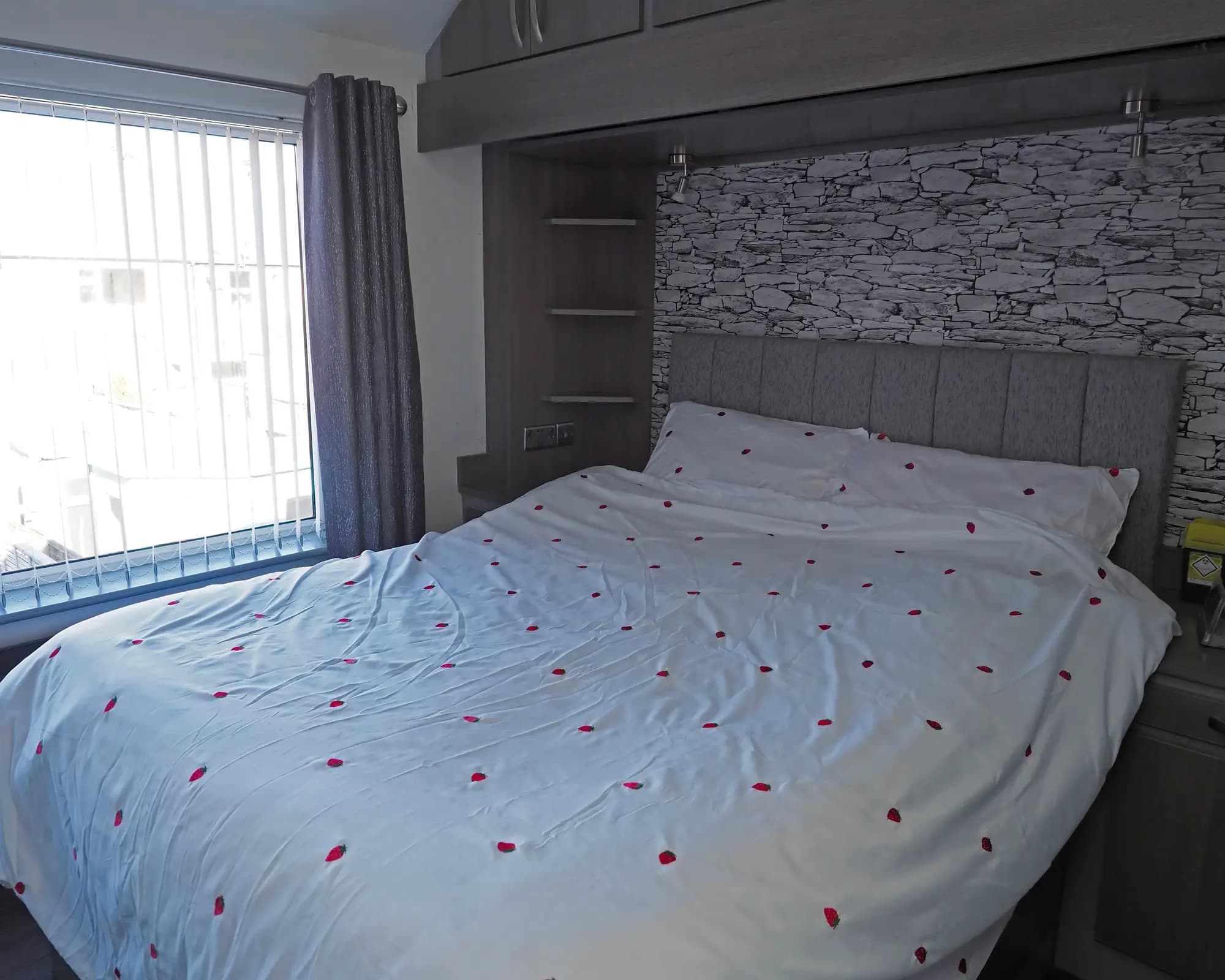 property photo 17 of 25