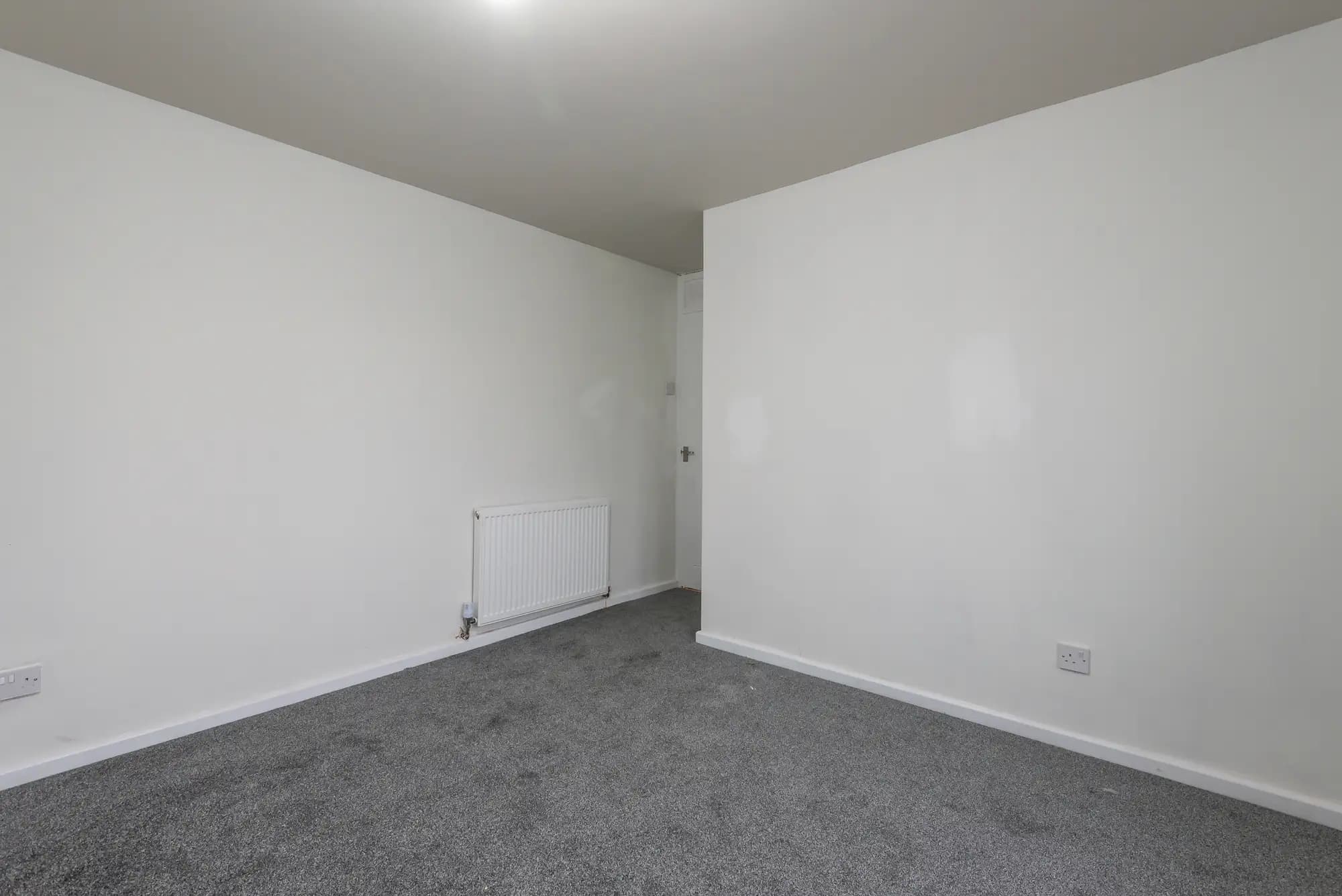 property photo 13 of 28