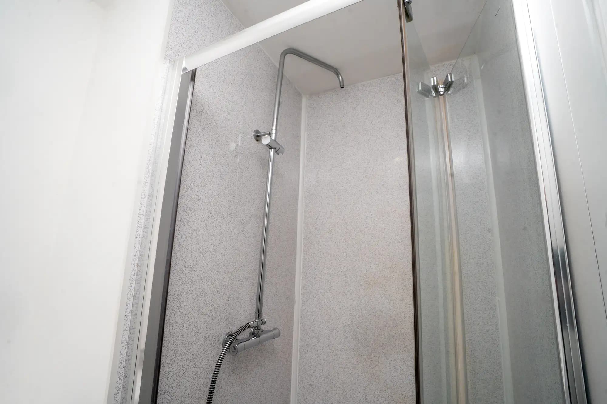 property photo 7 of 9