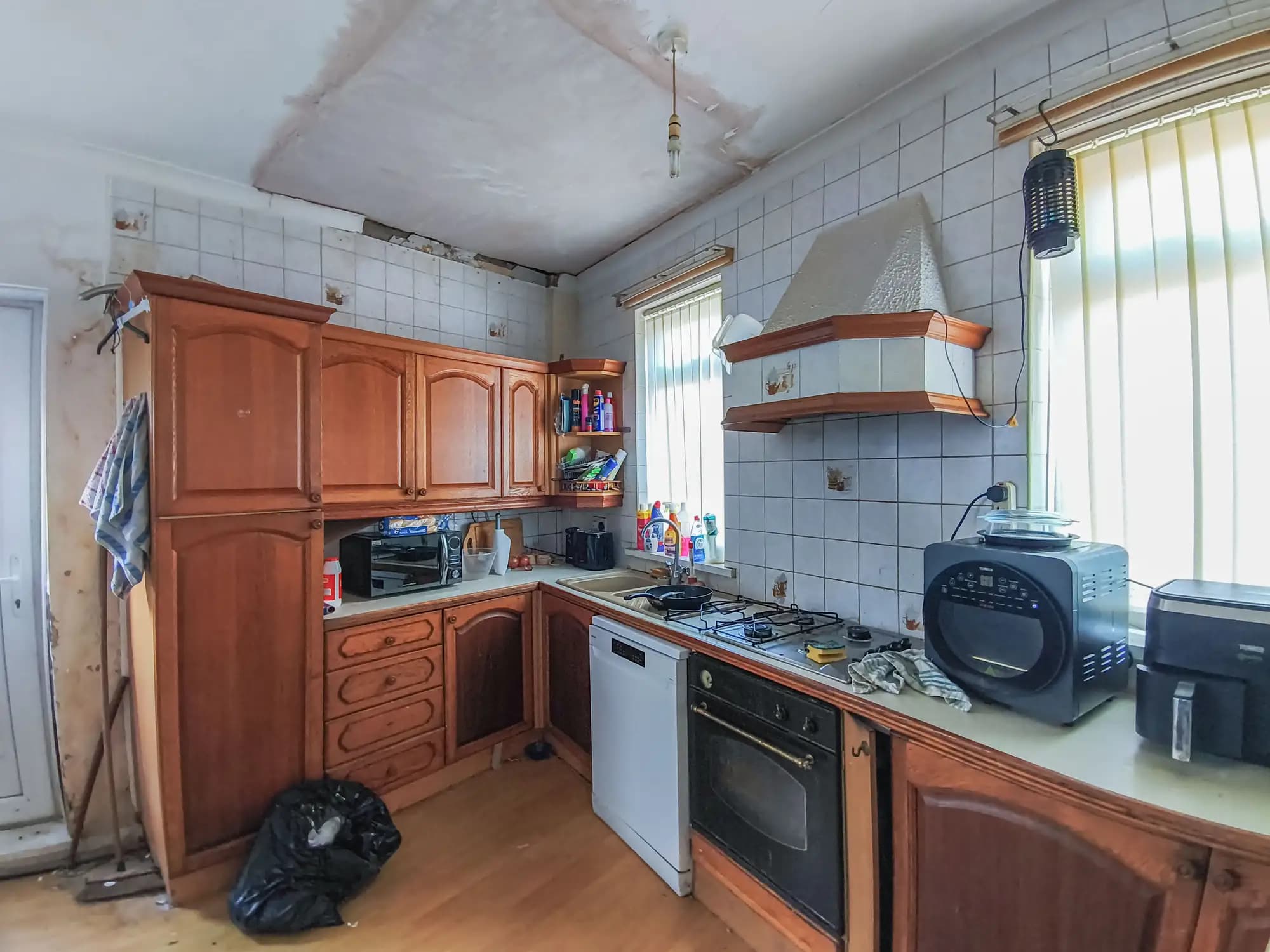 property photo 5 of 16