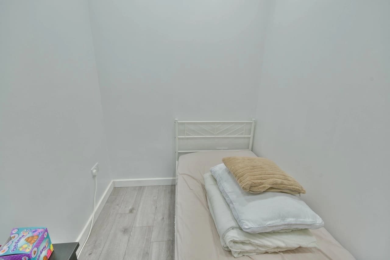 property photo 14 of 19