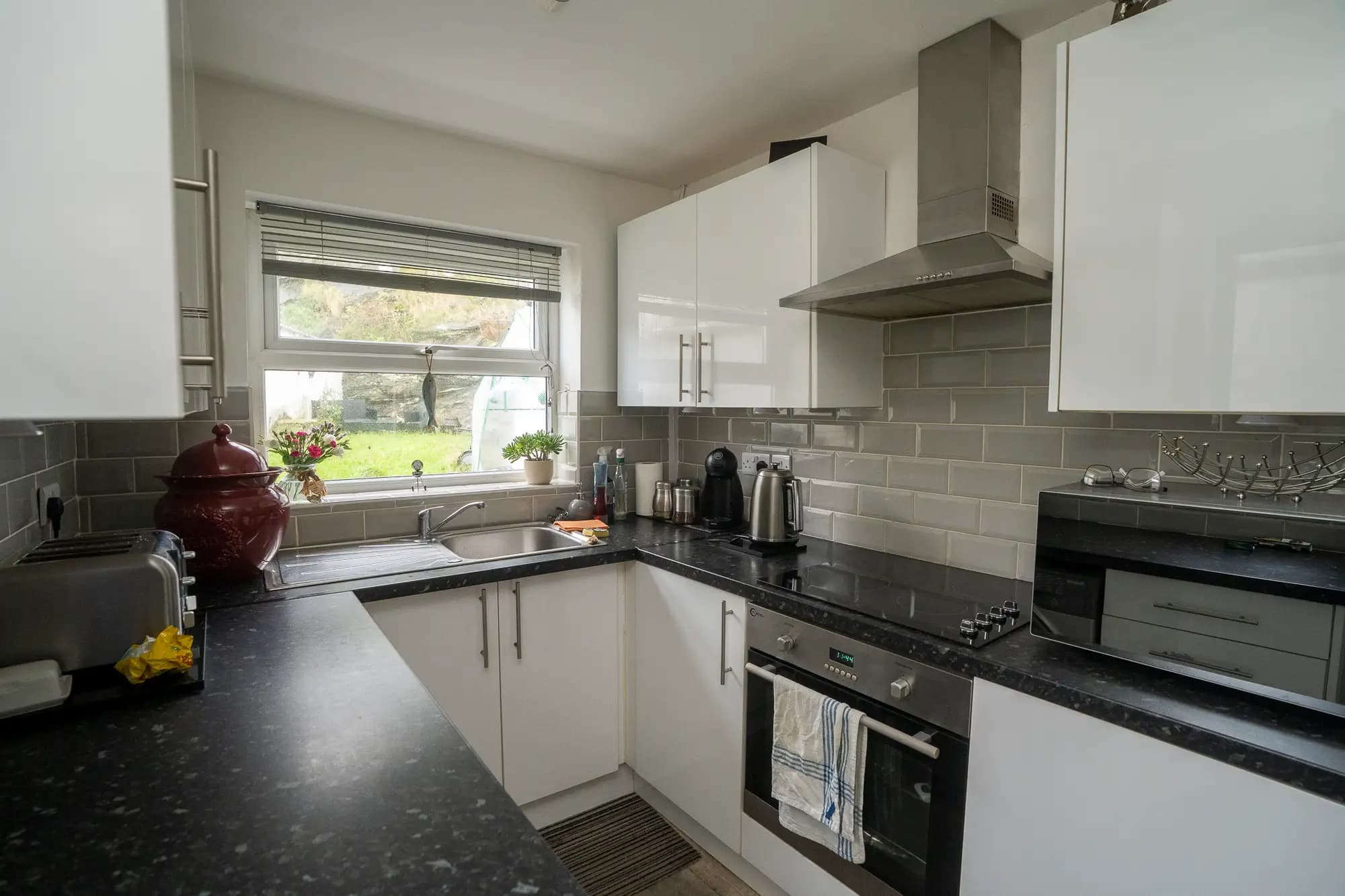 property photo 6 of 13