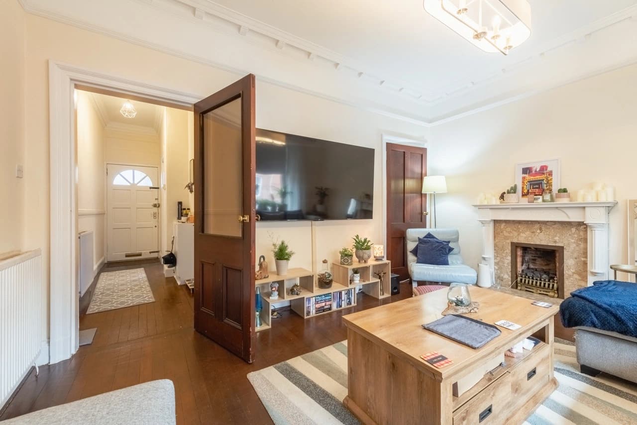 property photo 9 of 32