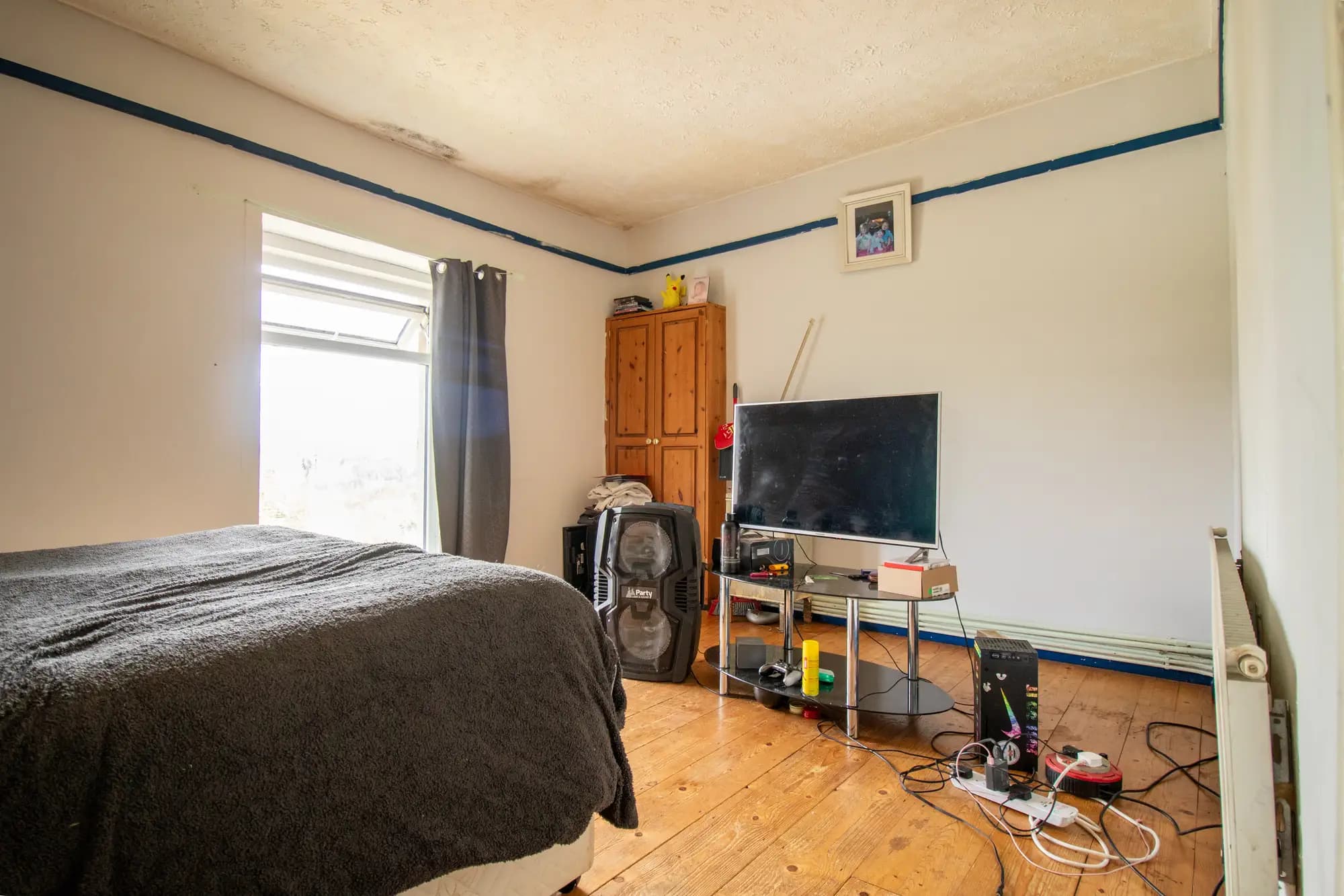property photo 8 of 12