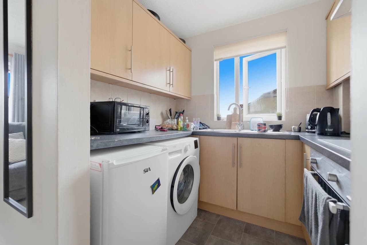 property photo 5 of 17