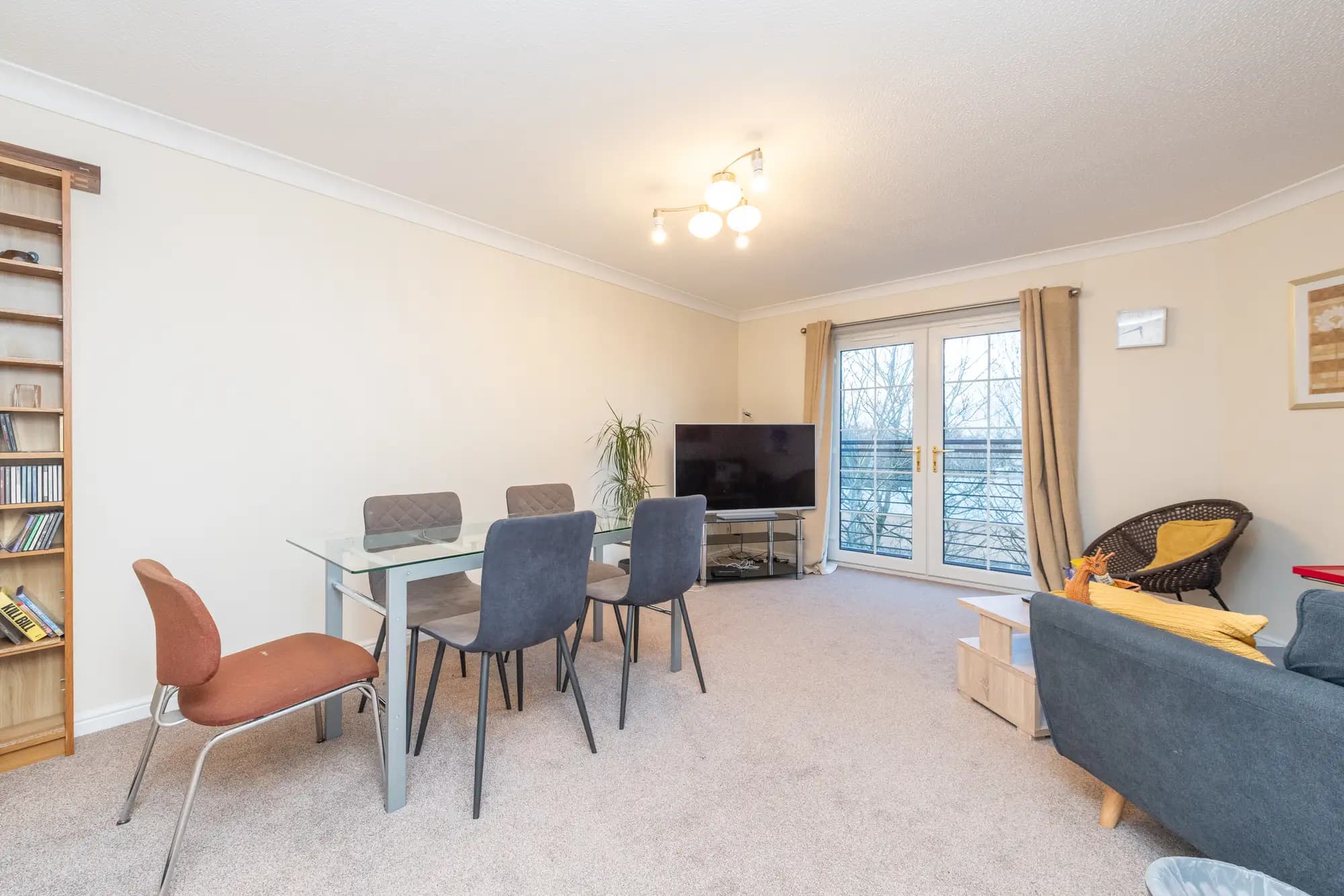 property photo 6 of 32