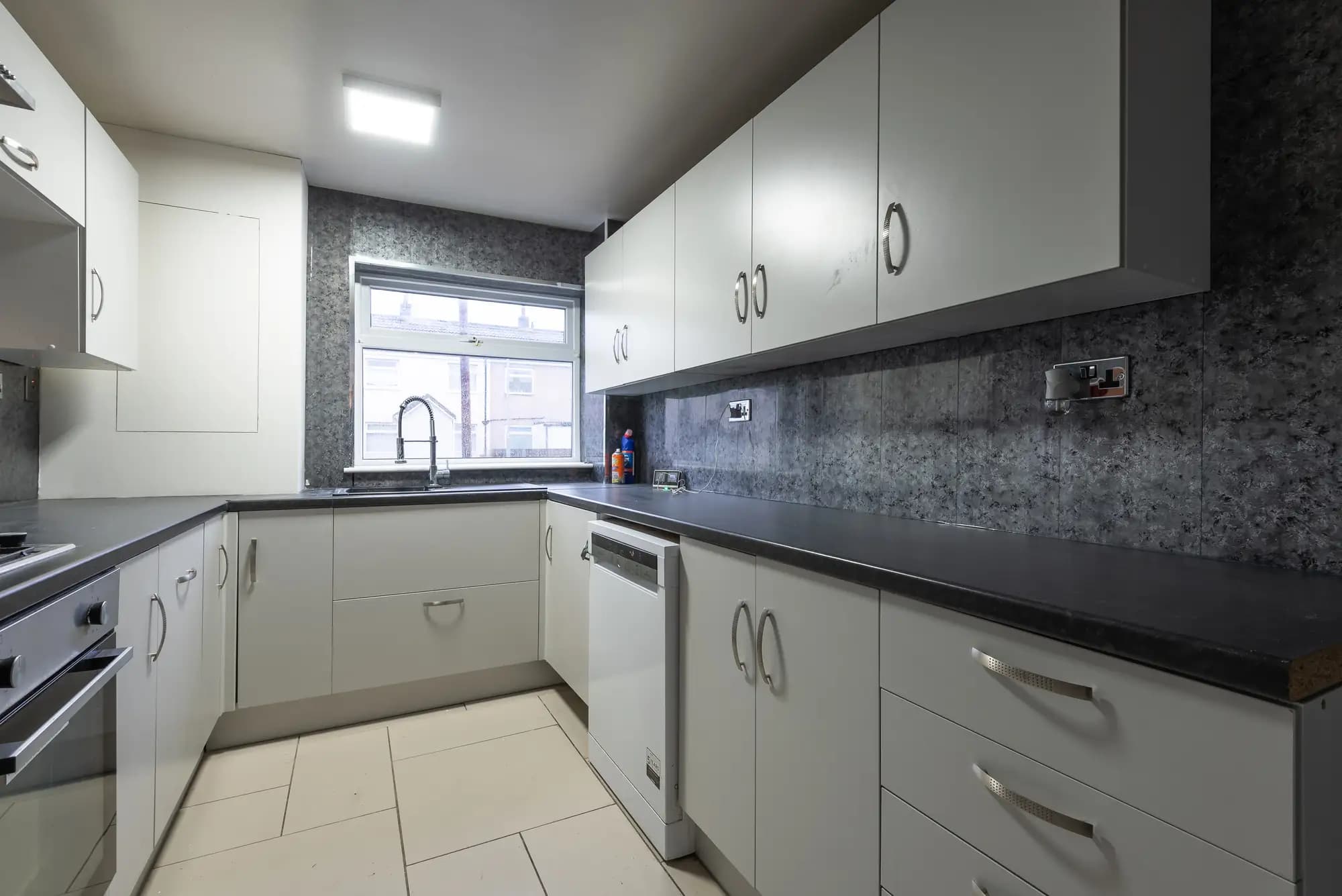 property photo 7 of 28