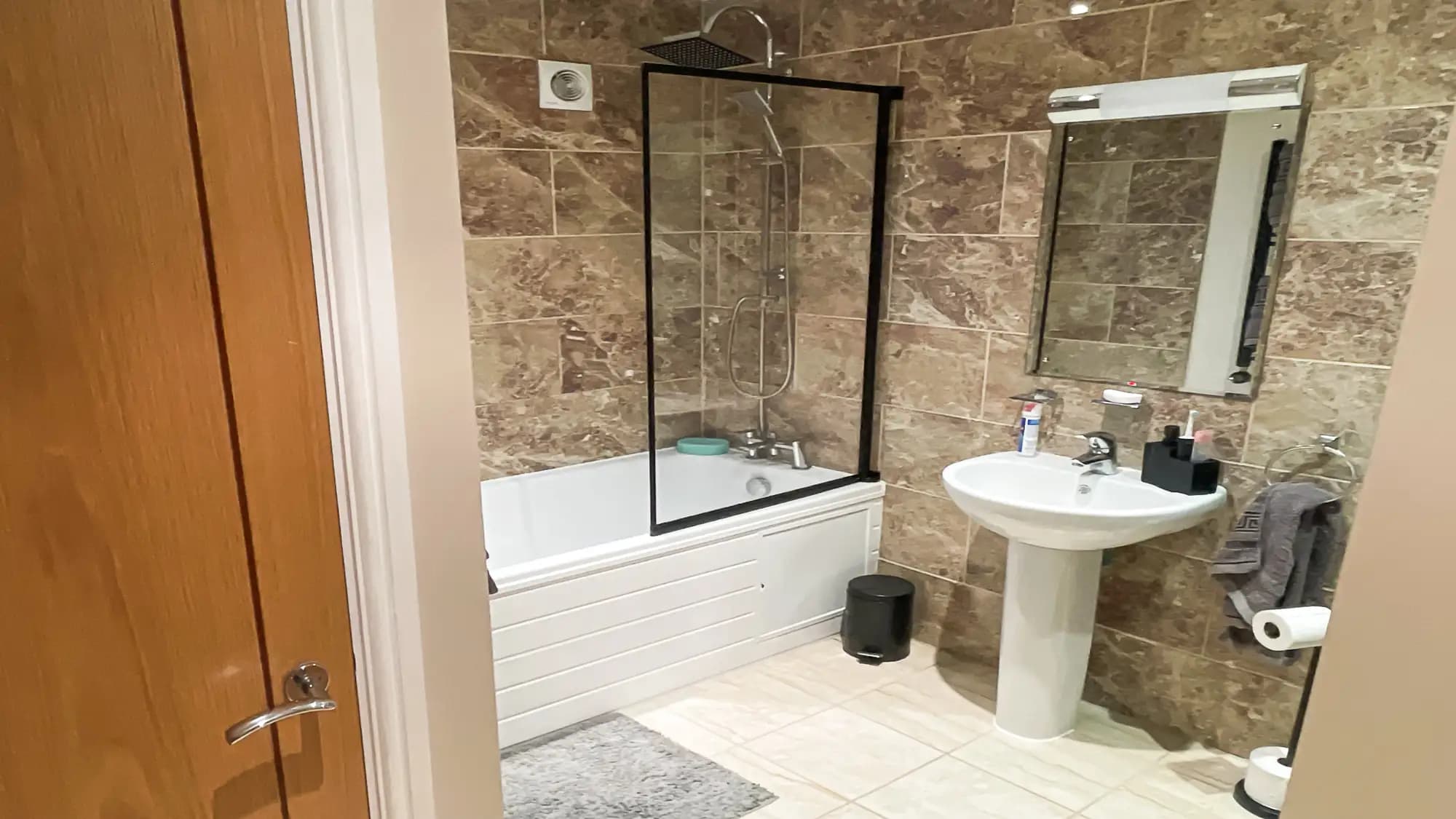 property photo 9 of 23