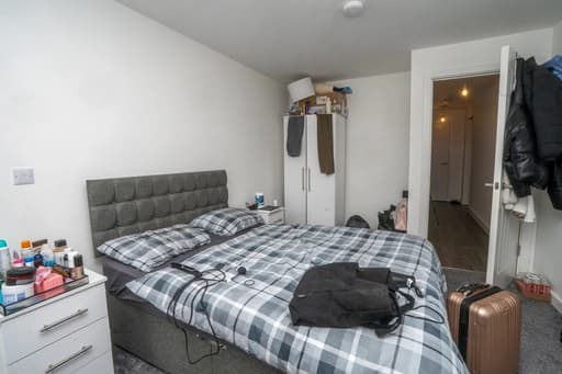 property photo 16 of 25