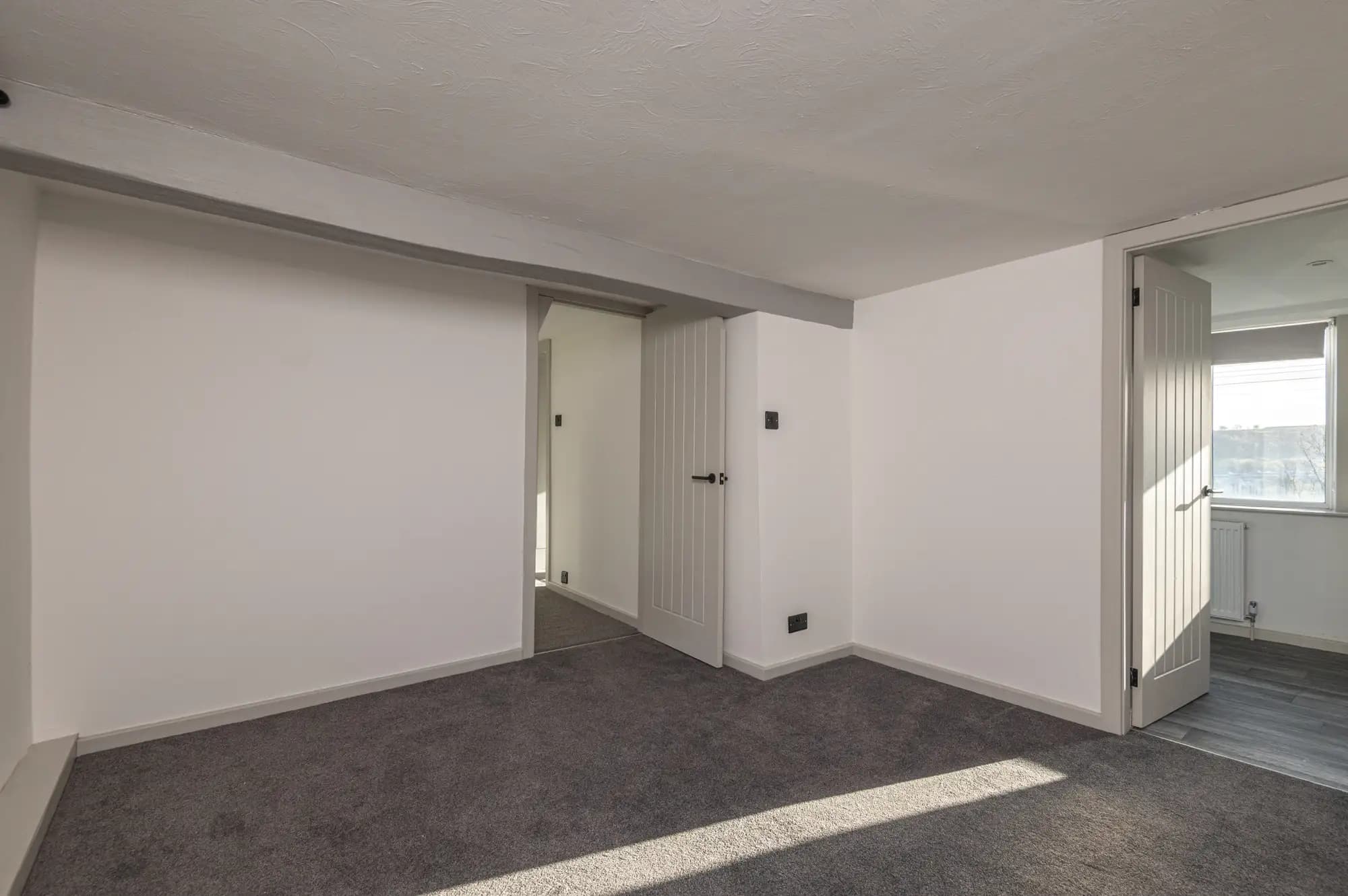 property photo 21 of 28