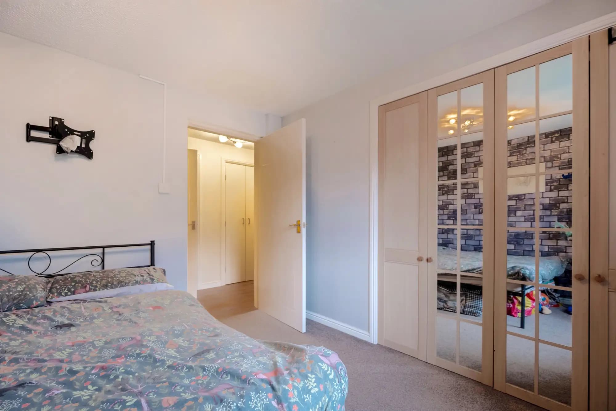 property photo 16 of 29