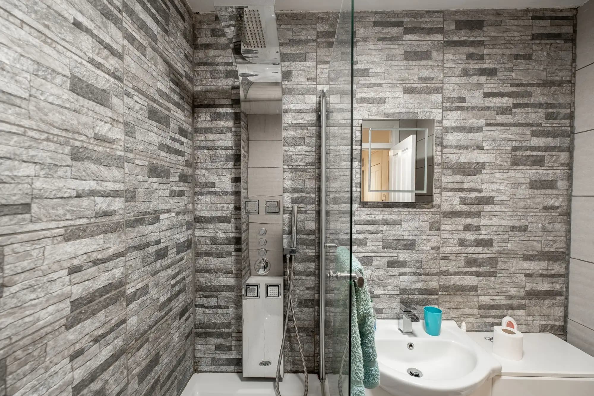 property photo 9 of 29