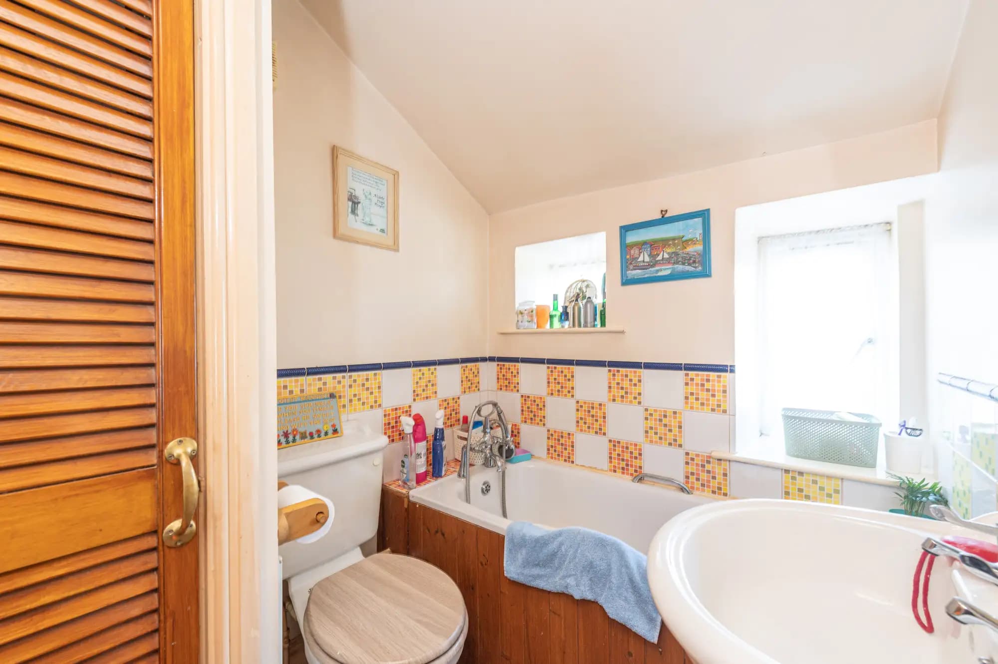 property photo 4 of 10