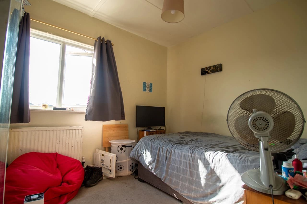 property photo 8 of 16