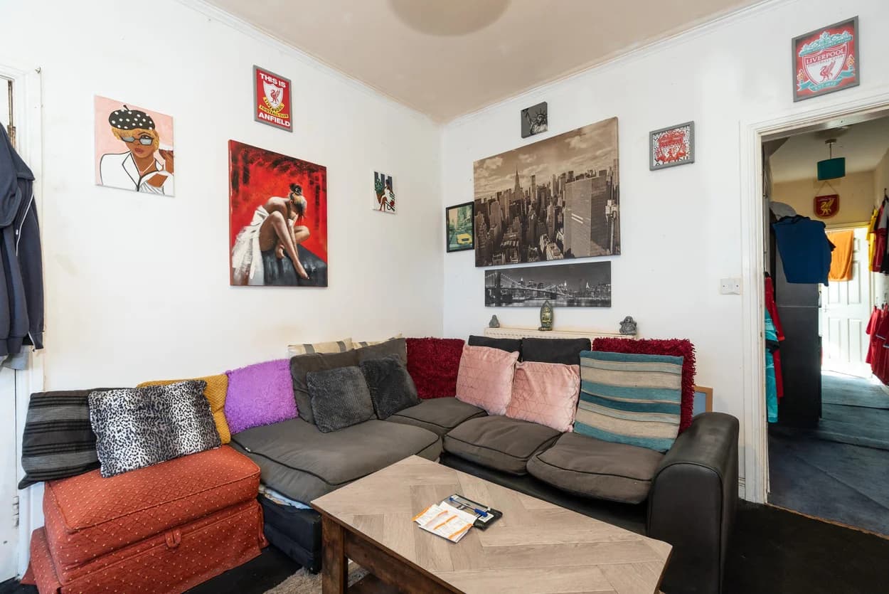 property photo 4 of 28