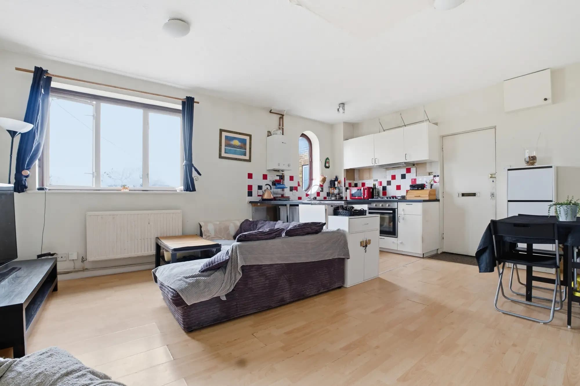 property photo 4 of 16