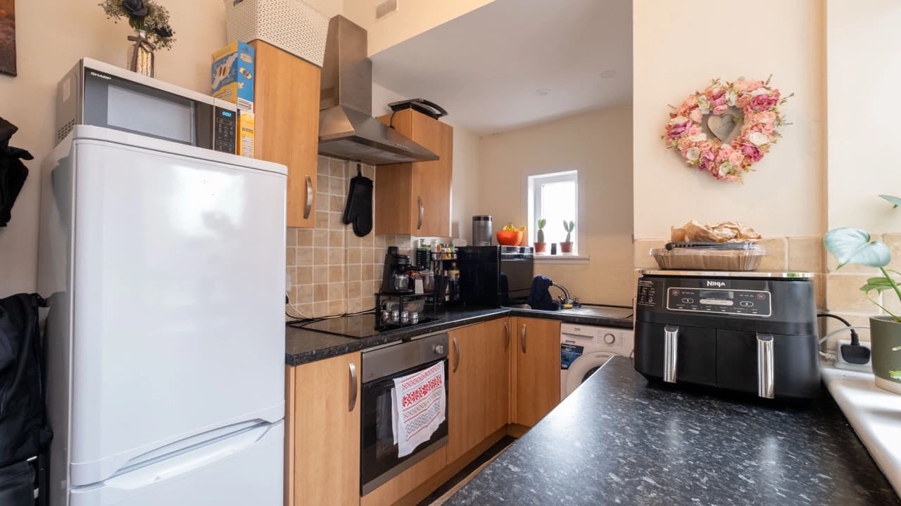 property photo 7 of 22