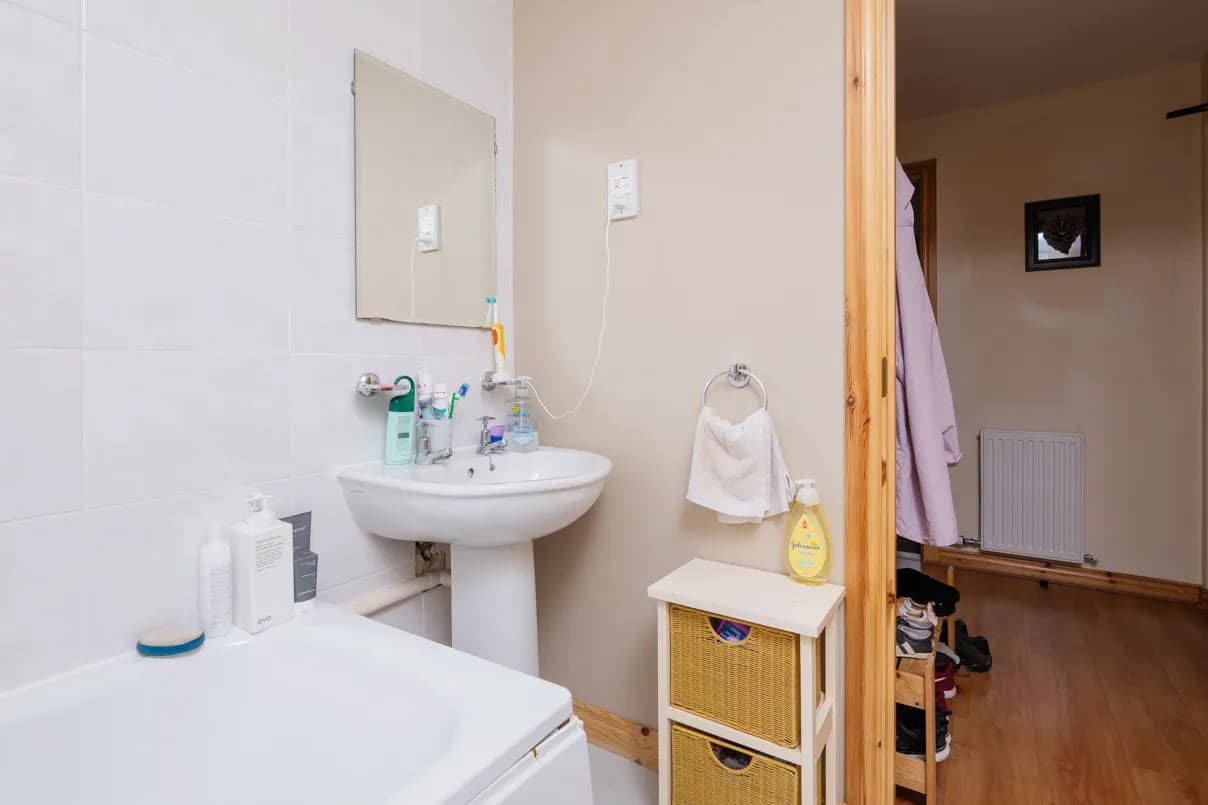 property photo 9 of 17