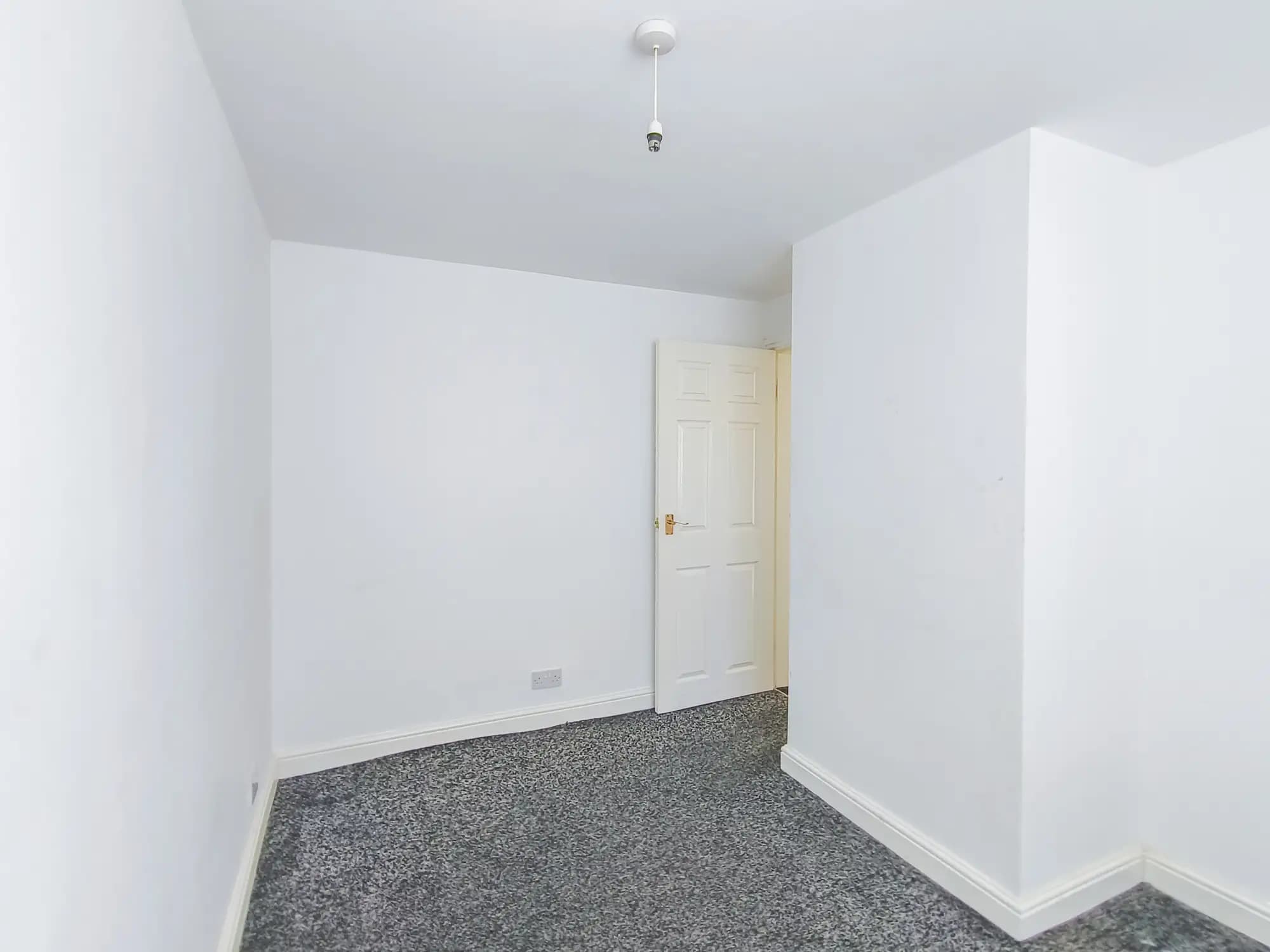 property photo 11 of 20