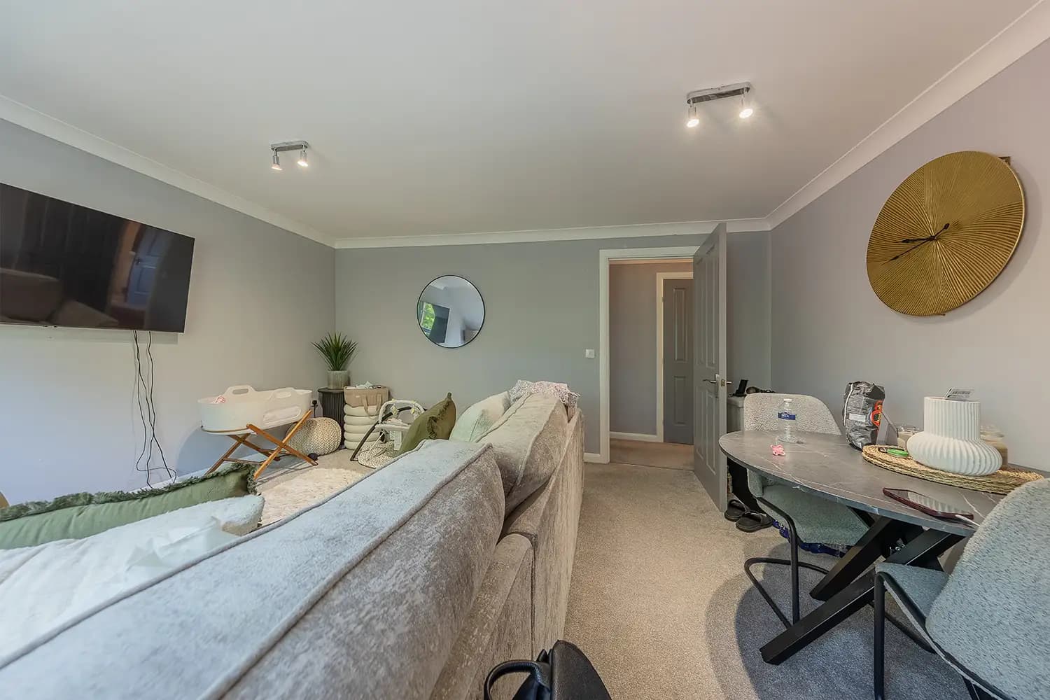 property photo 4 of 17