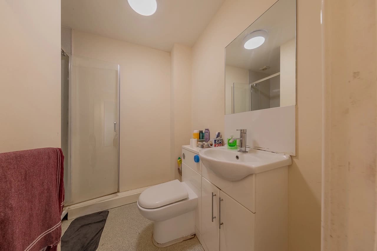 property photo 8 of 15