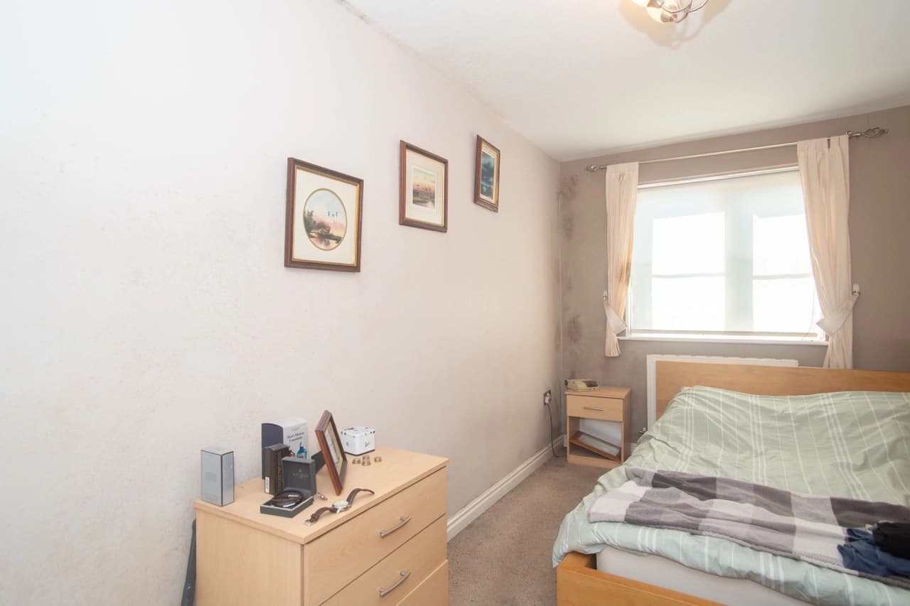 property photo 10 of 16