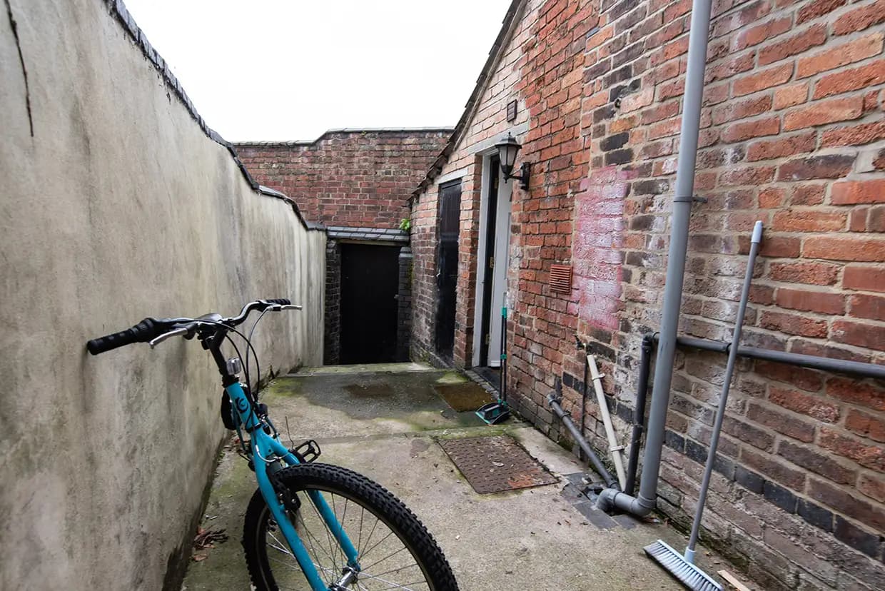 property photo 25 of 40