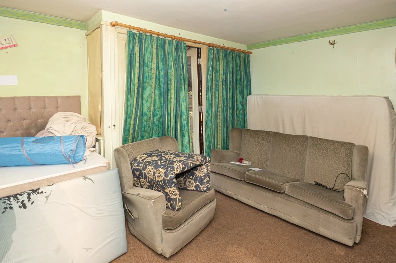 property photo 3 of 20