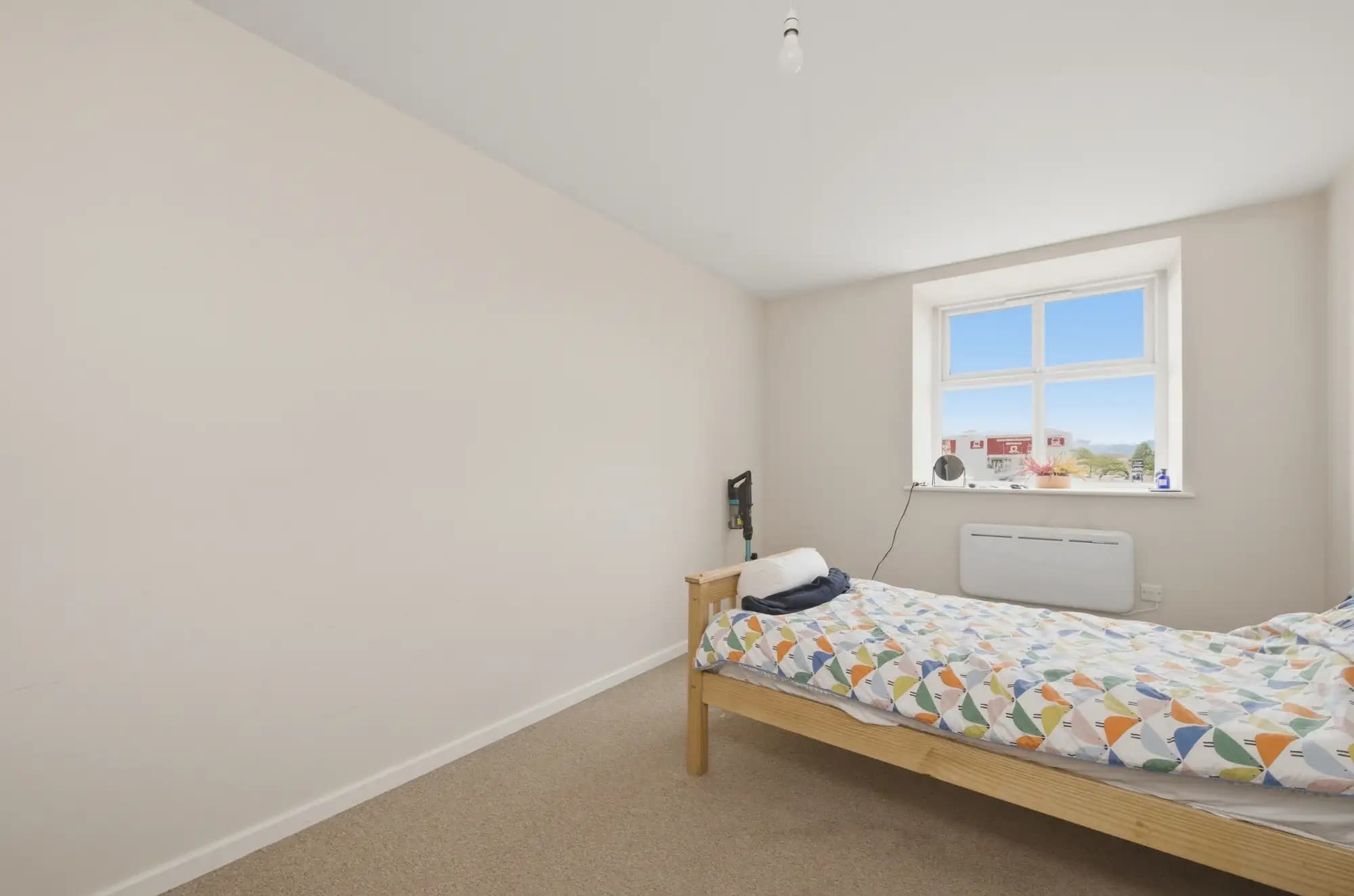 property photo 7 of 9