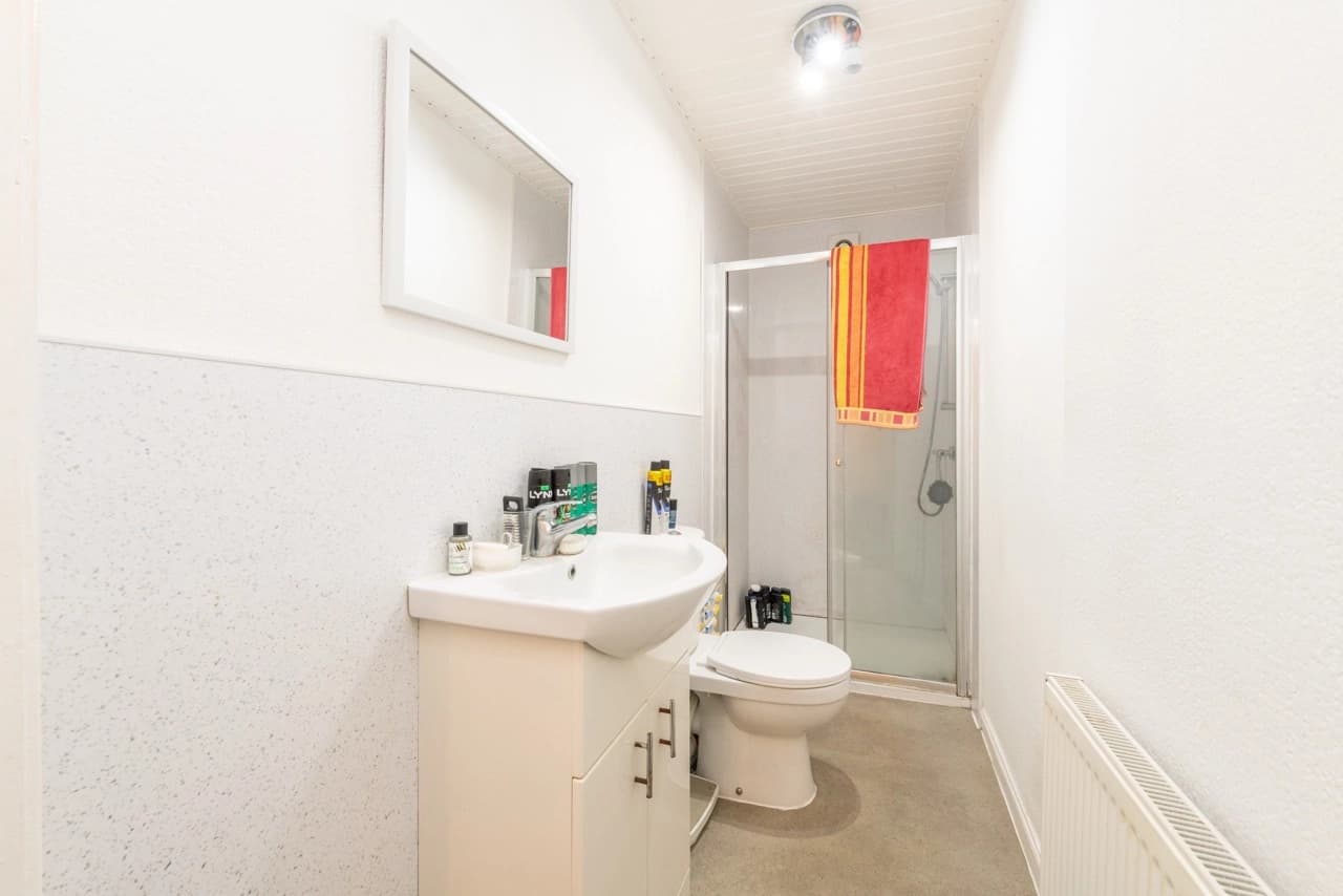 property photo 8 of 19