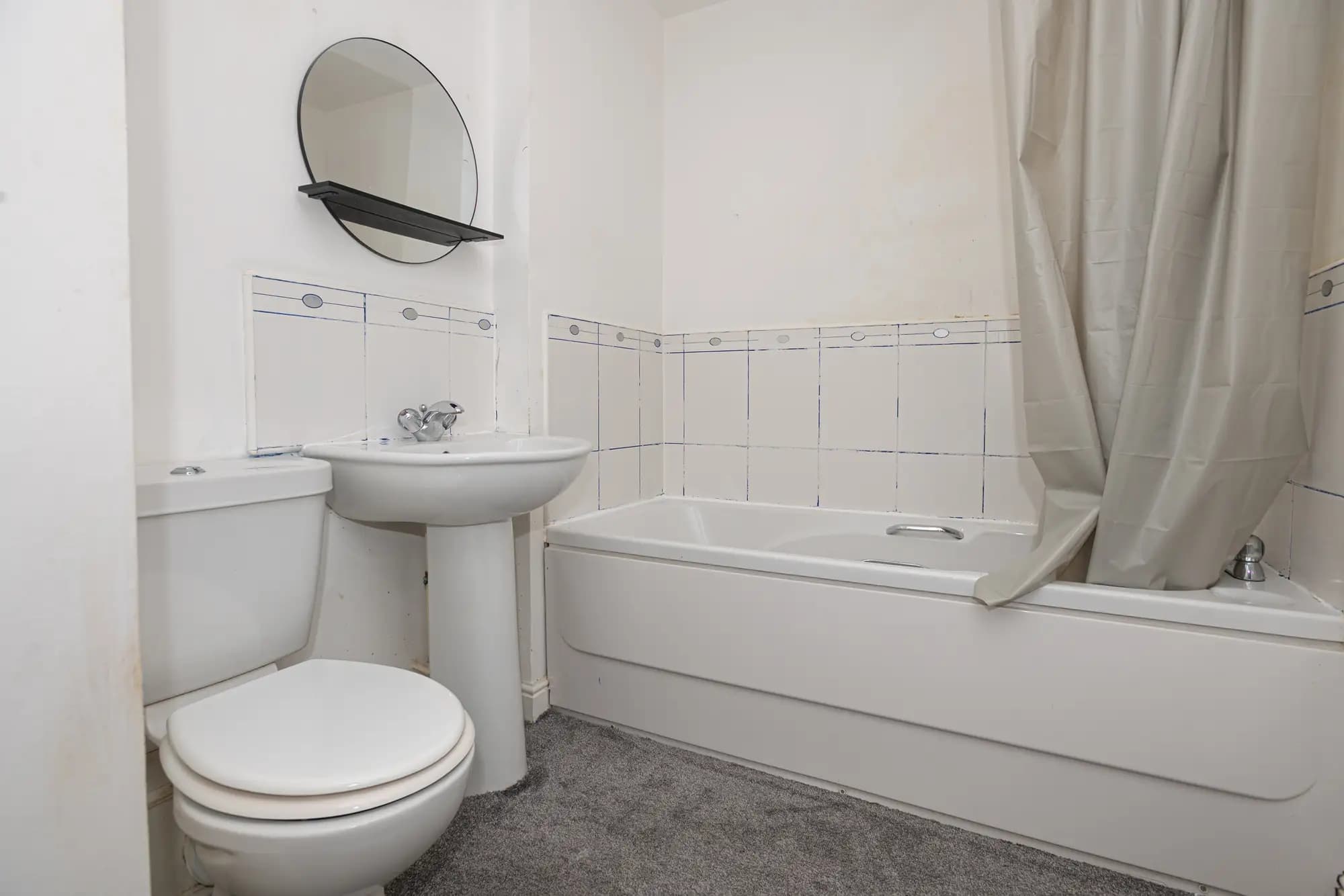 property photo 8 of 15