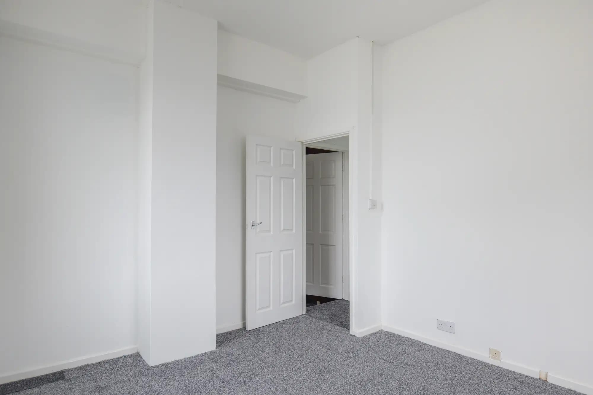 property photo 23 of 32