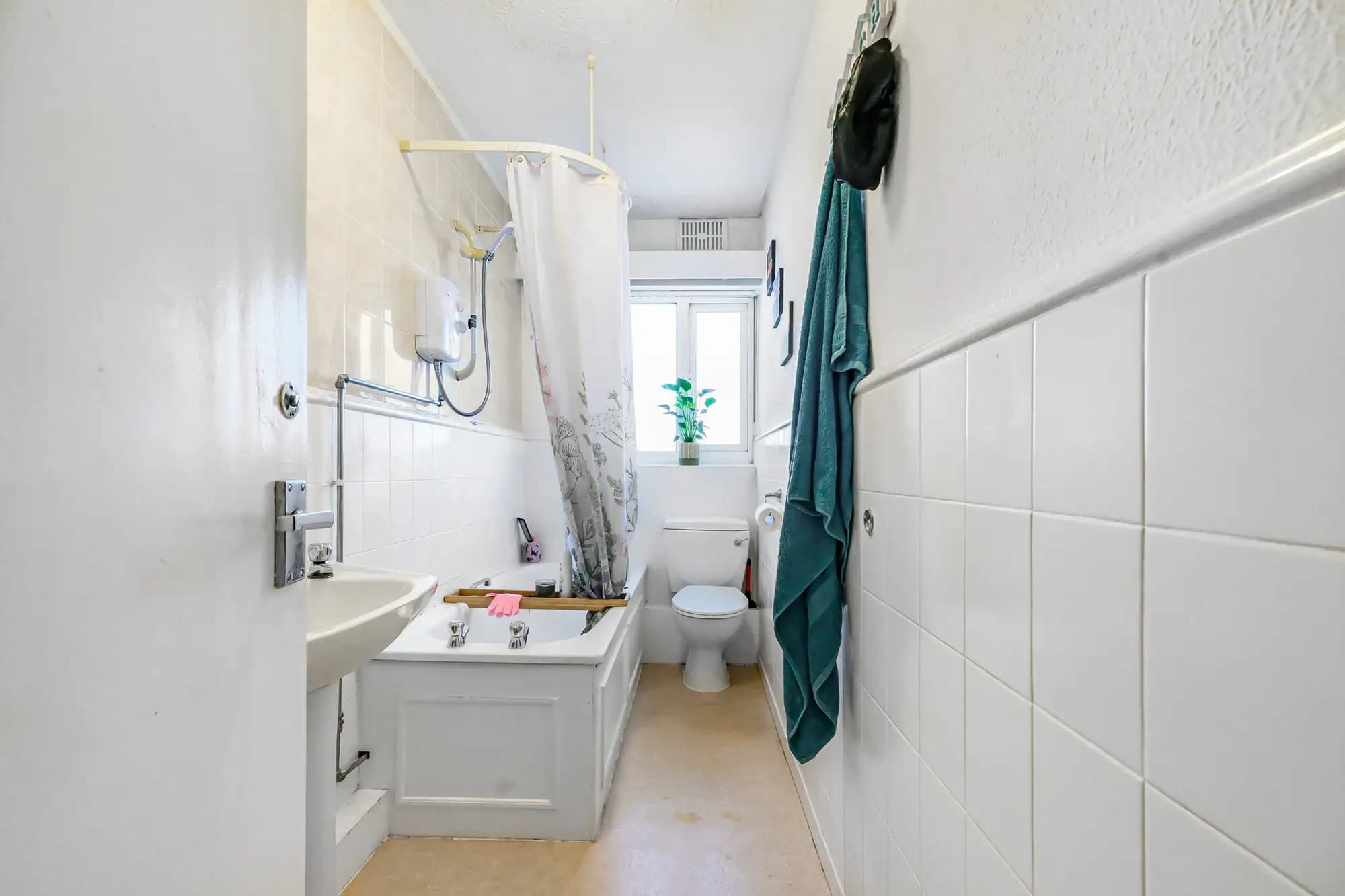 property photo 8 of 18