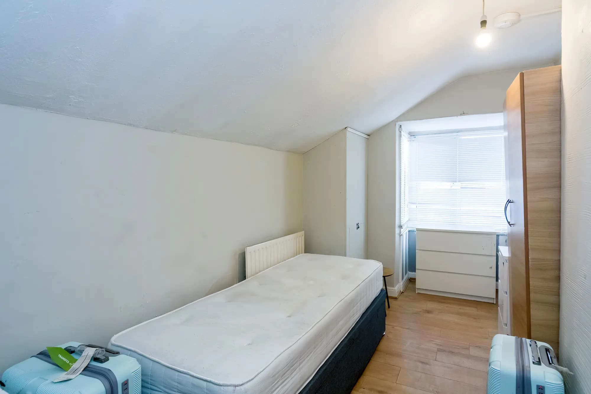 property photo 13 of 18