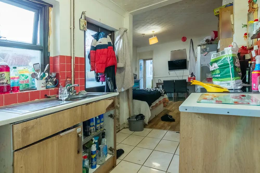 property photo 6 of 21
