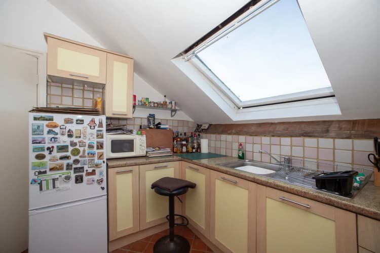 property photo 5 of 12