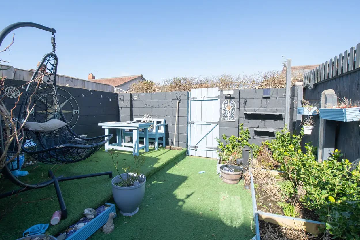 property photo 11 of 16