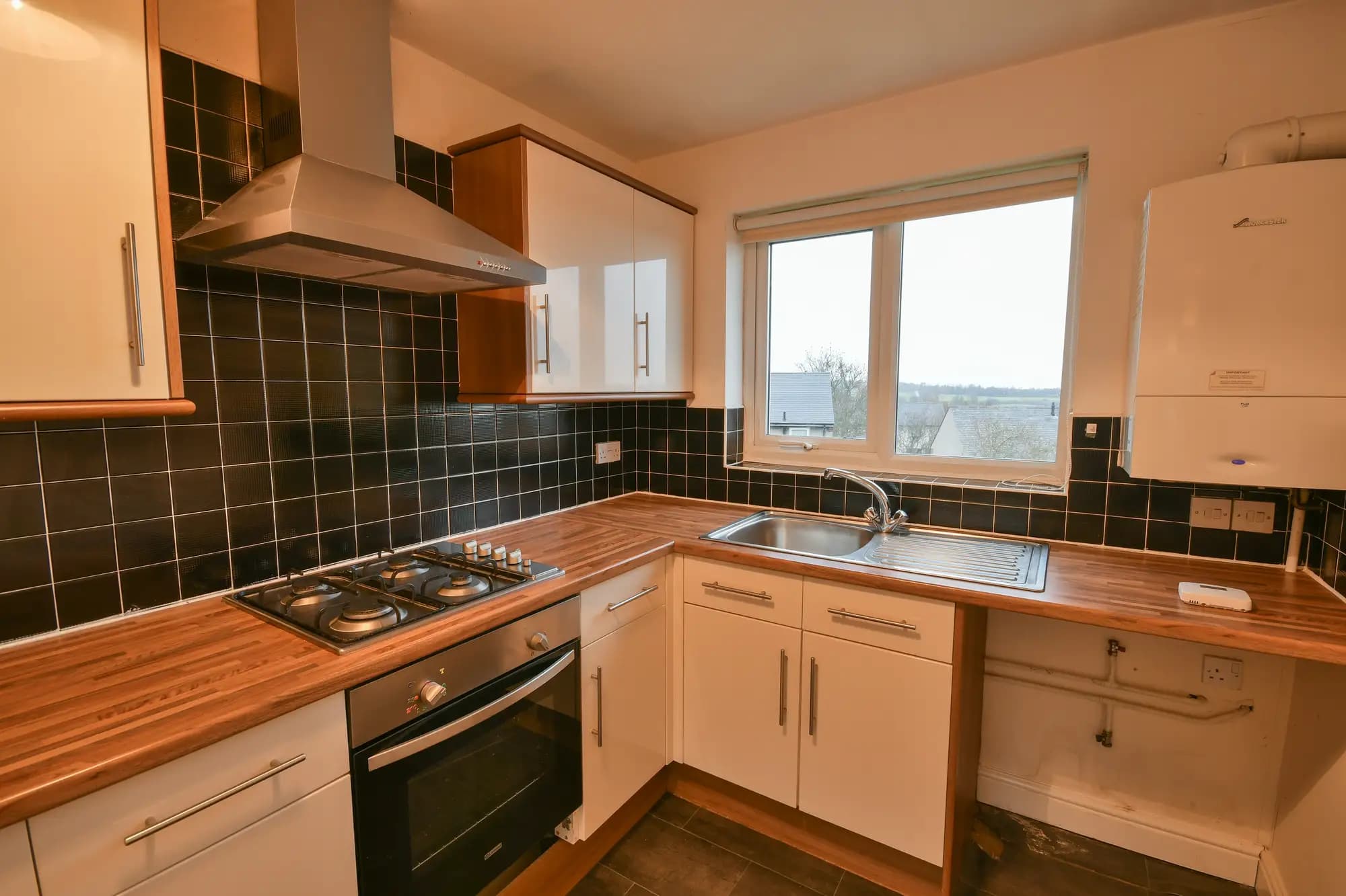 property photo 5 of 16