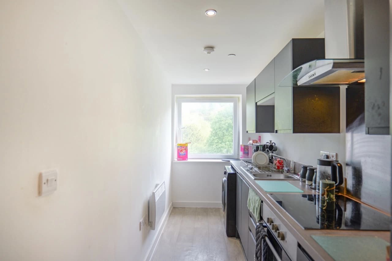 property photo 5 of 16