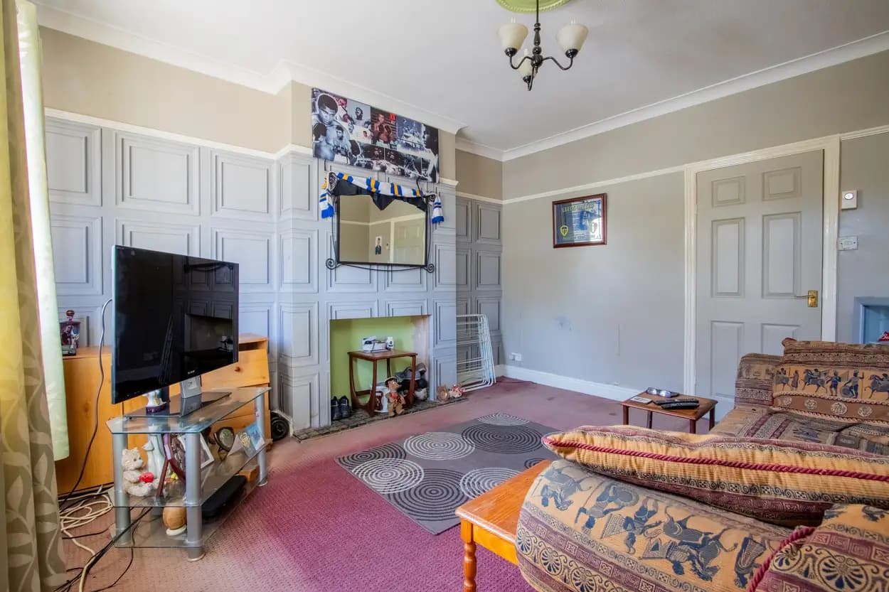 property photo 4 of 17