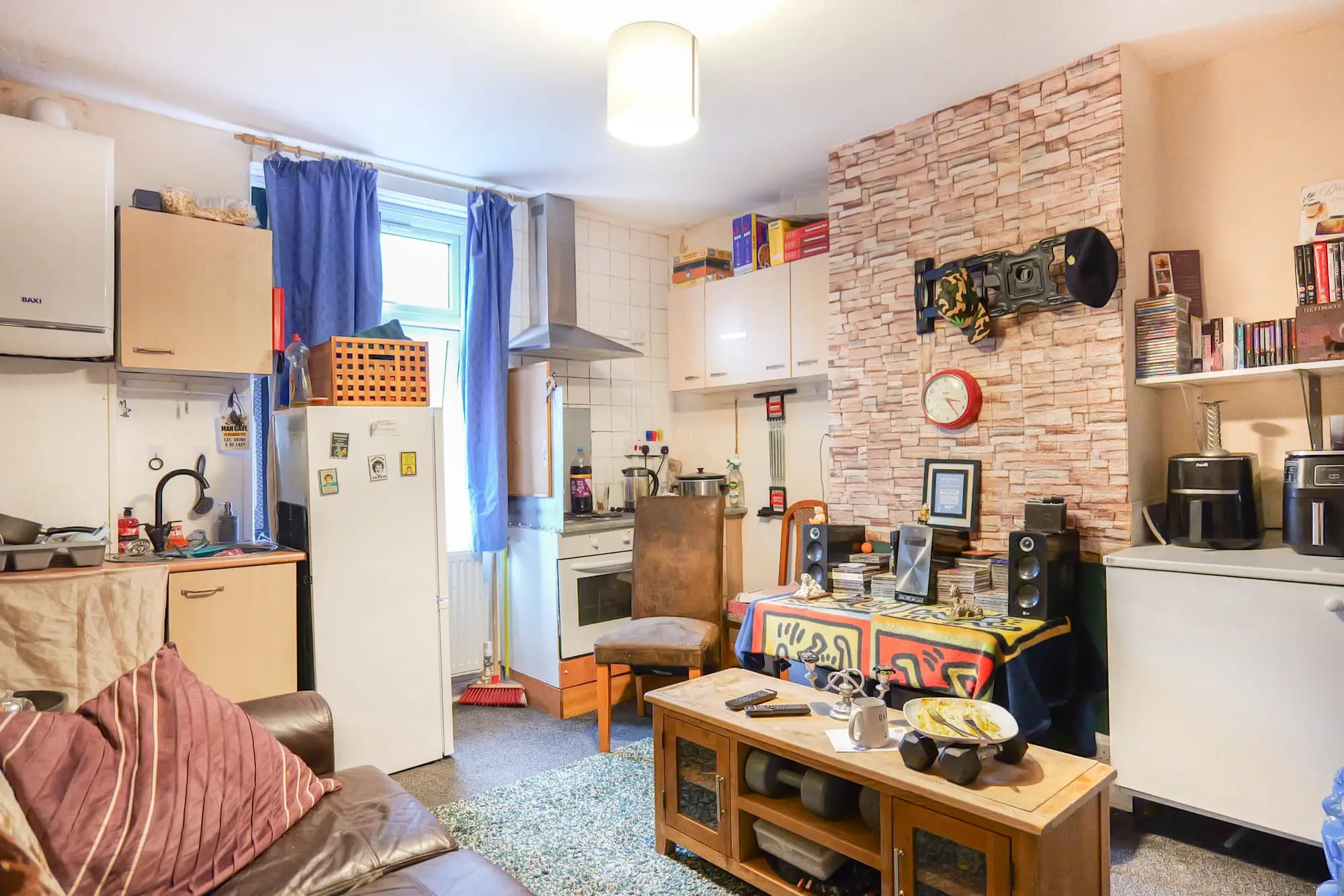 property photo 4 of 28