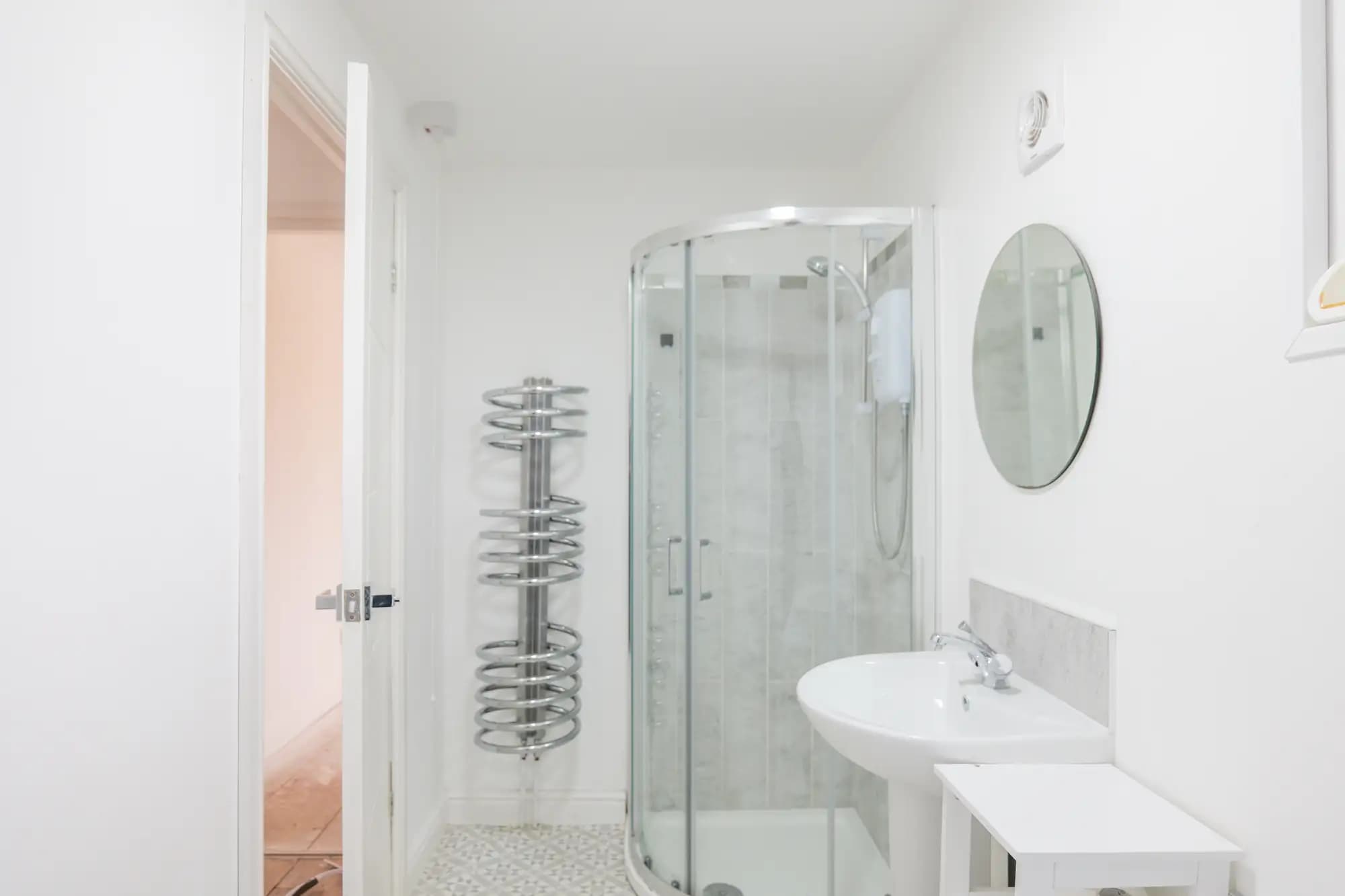 property photo 6 of 16