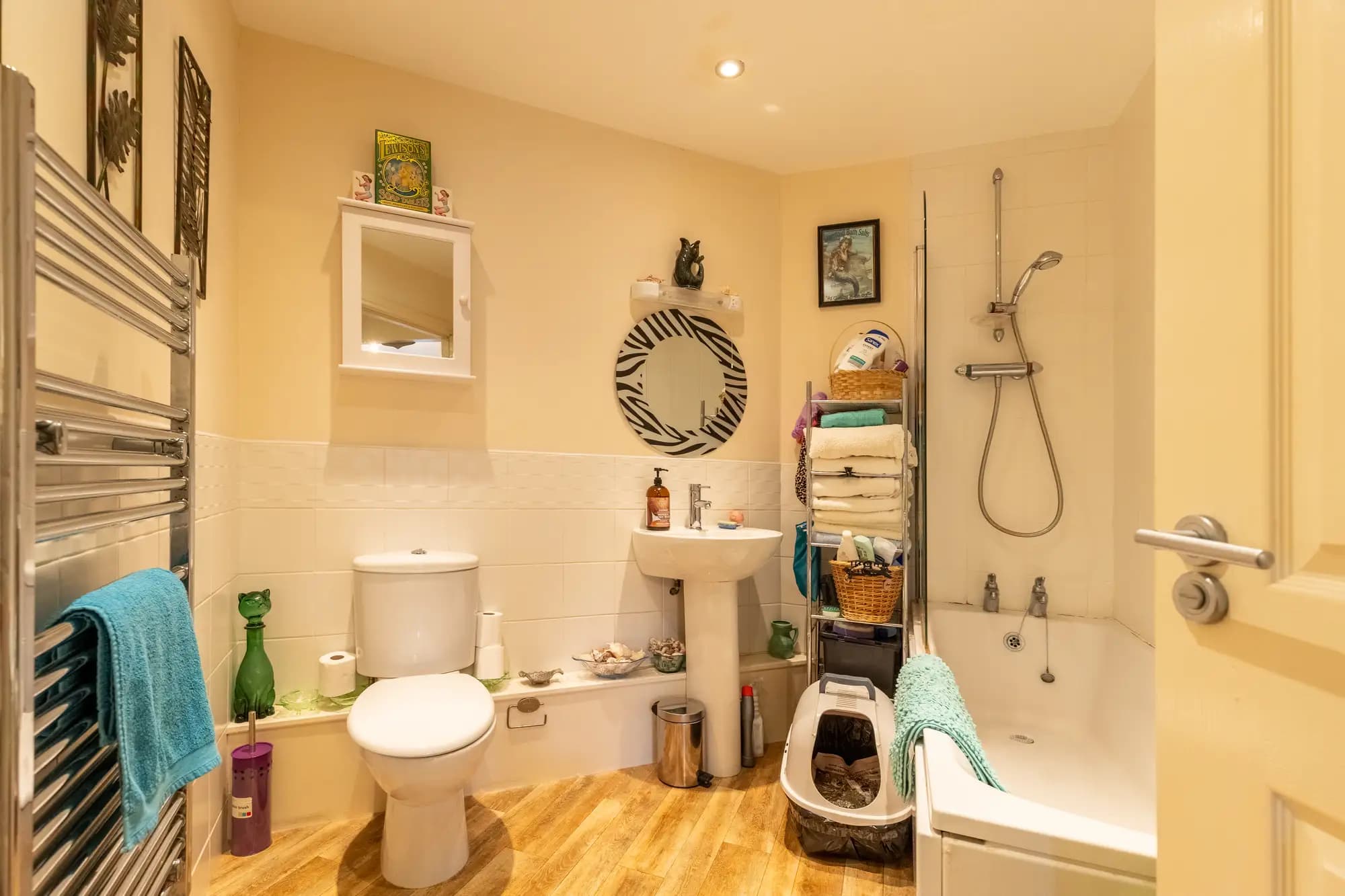 property photo 6 of 11
