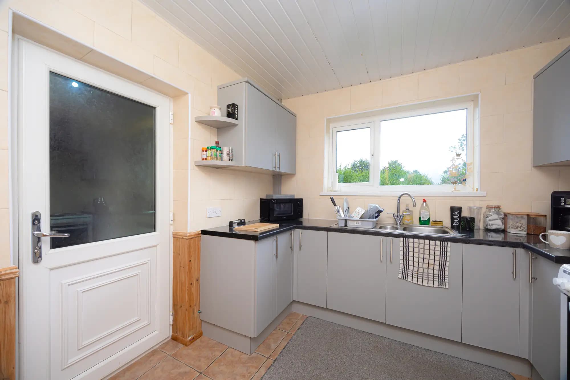 property photo 6 of 16