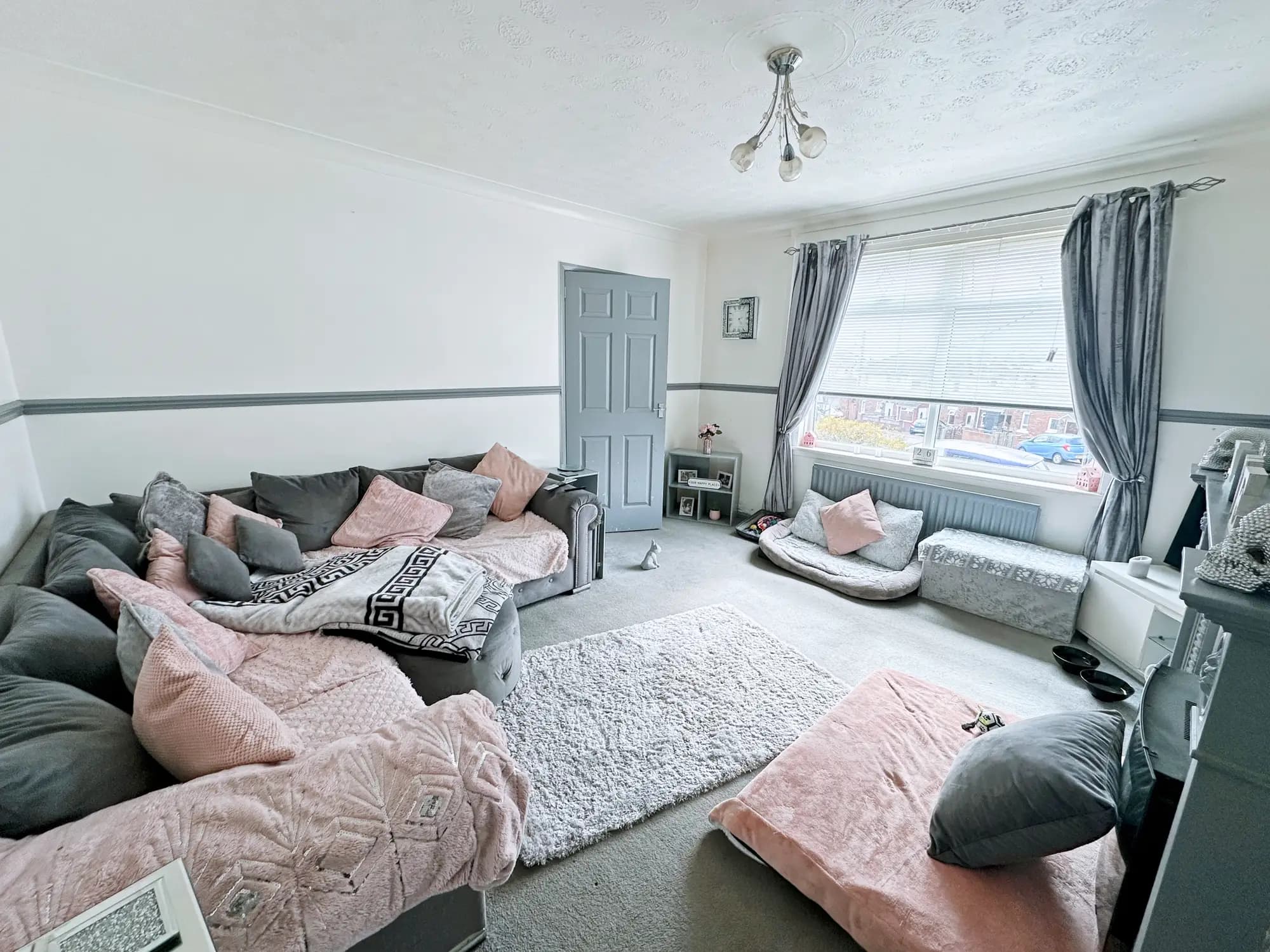 property photo 4 of 32