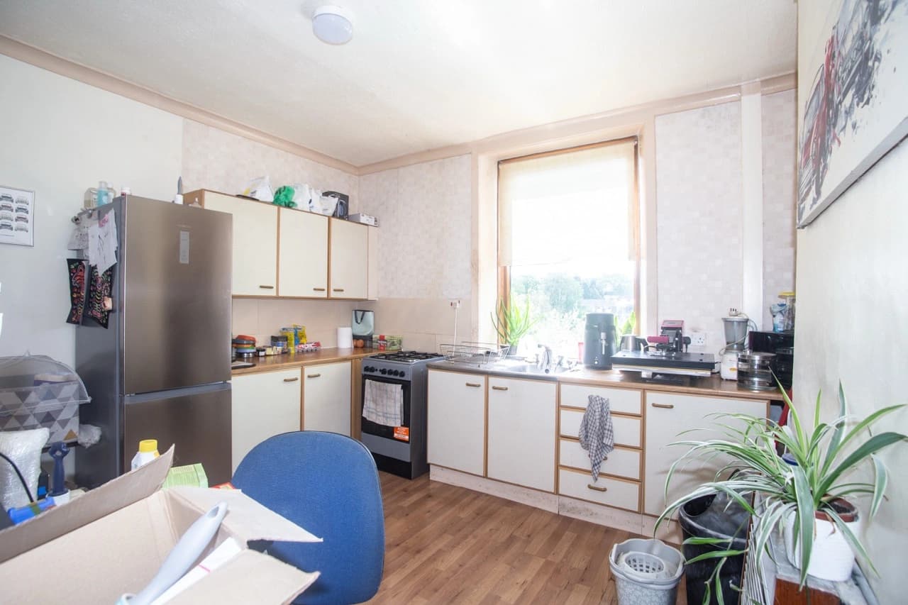 property photo 6 of 19
