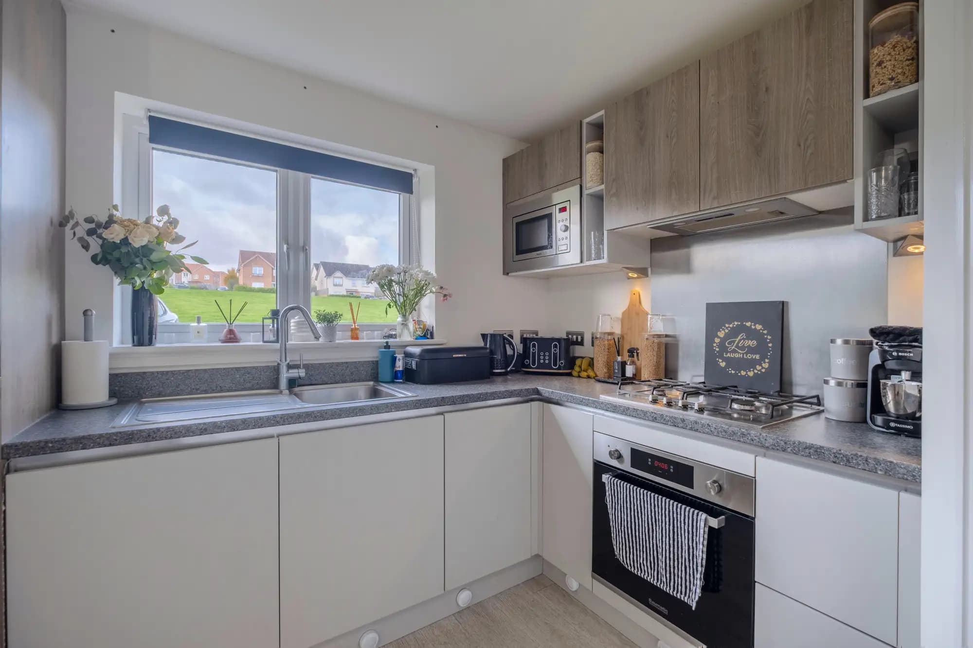 property photo 5 of 25